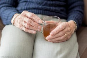Senioren sollten Trinken, bevor der Durst kommt