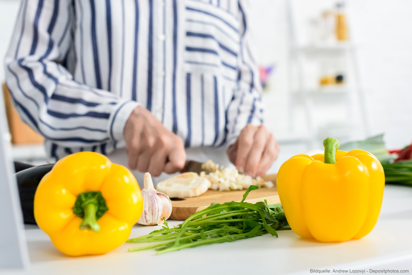 Seniorengerechte Ernährung: So bleiben Sie fit und gesund. Wie eine angepasste, ausgewogene Ernährung Ihren Alltag spürbar erleichtern kann.